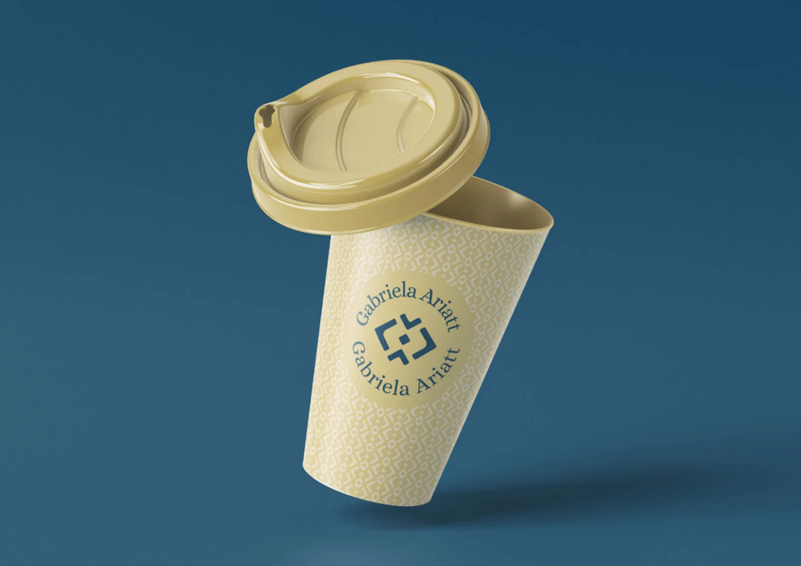 Copo de café com a marca Gabriela Ariatt